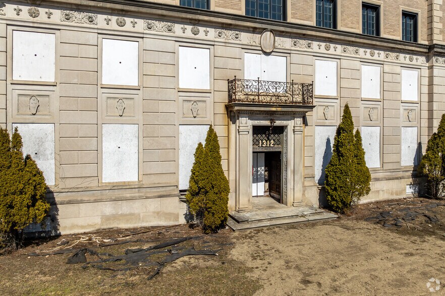 More Photos Of 1312 E Broad St, Columbus Apartments For Sale