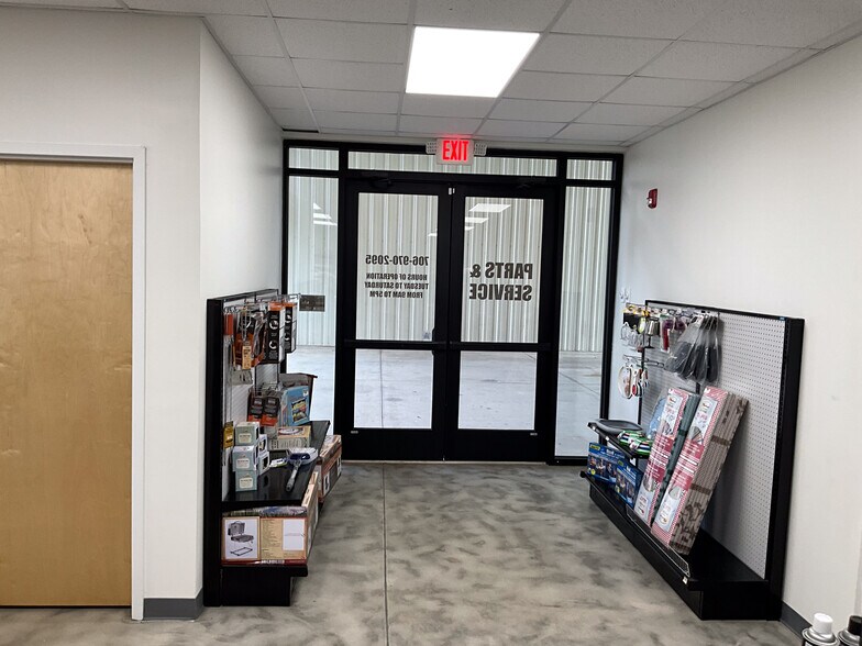 More Photos Of 804 Harmony Rd, Eatonton Showroom For Sale