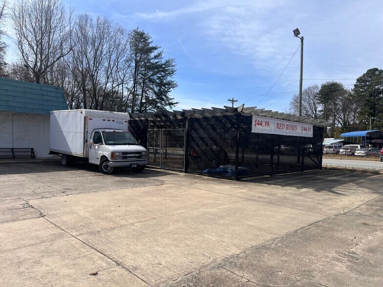 More Photos Of 3001 Pinecroft Rd, Greensboro General Retail For Sale