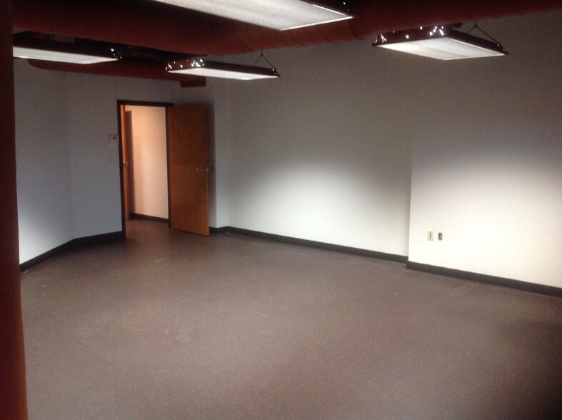More Photos Of 1230 W Morehead St, Charlotte Loft Creative Space For Lease