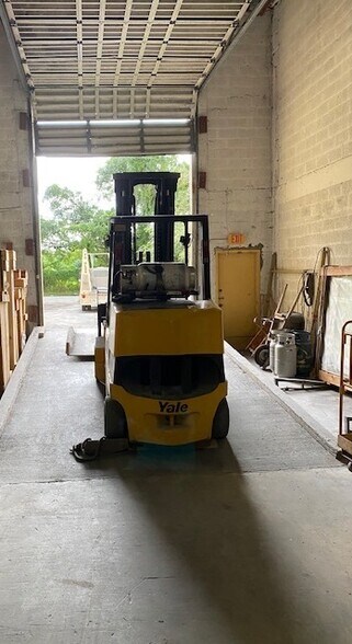 More Photos Of 2300 NW 34th Ave, Miami Warehouse For Sale