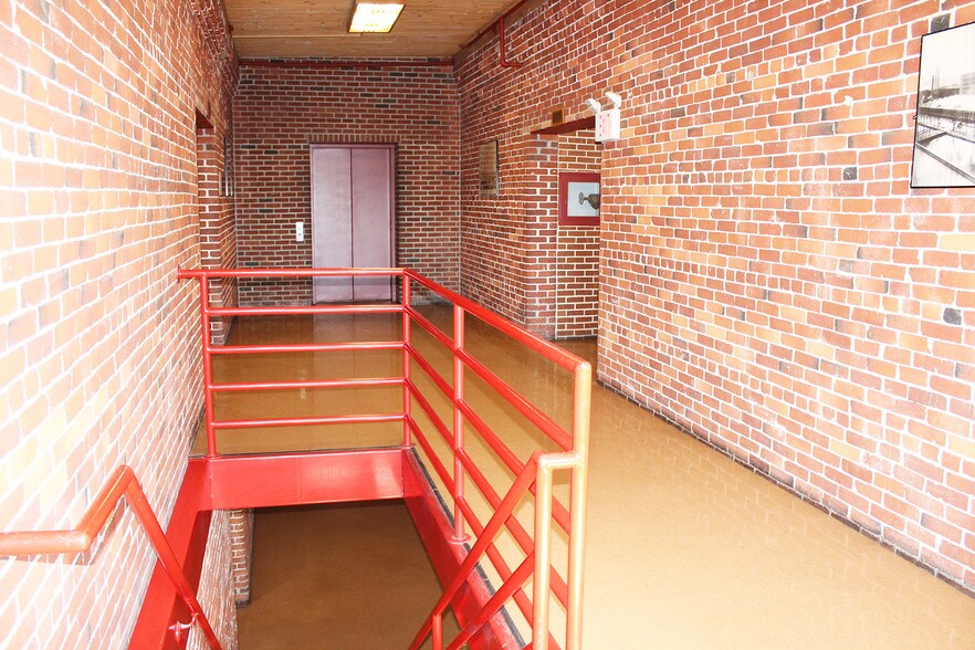 More Photos Of 599 Canal St, Lawrence Loft Creative Space For Lease