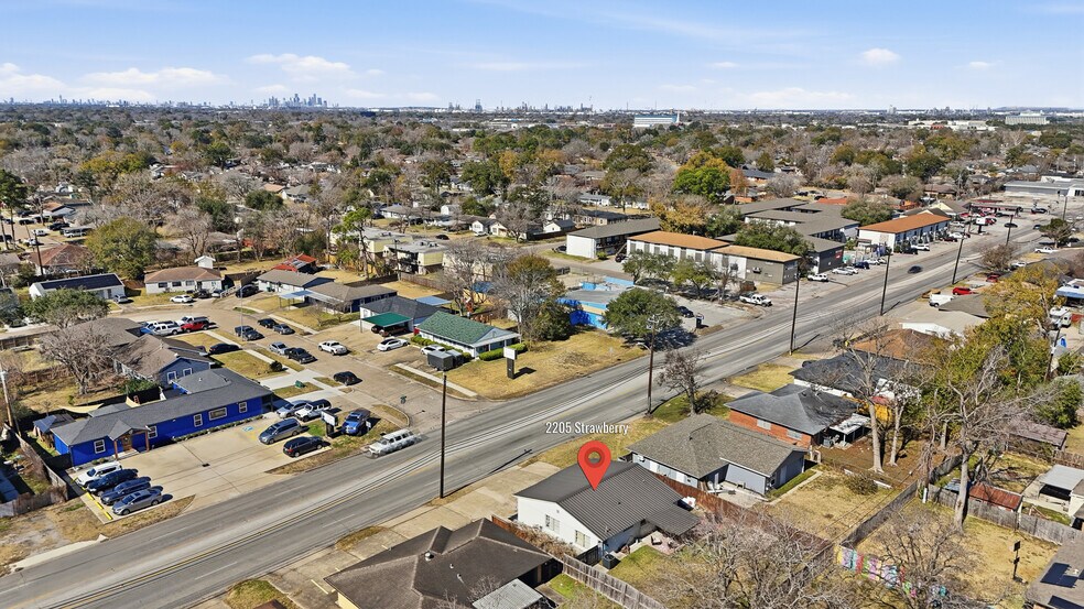 More Photos Of 2205 Strawberry Rd, Pasadena Flex For Sale