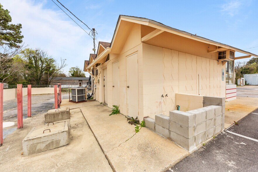 More Photos Of 415 S John St, Goldsboro Restaurant For Sale