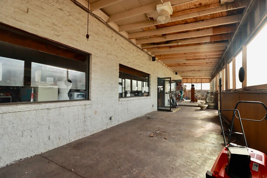 More Photos Of 8265 Euclid Chardon Rd, Kirtland Garden Center For Sale