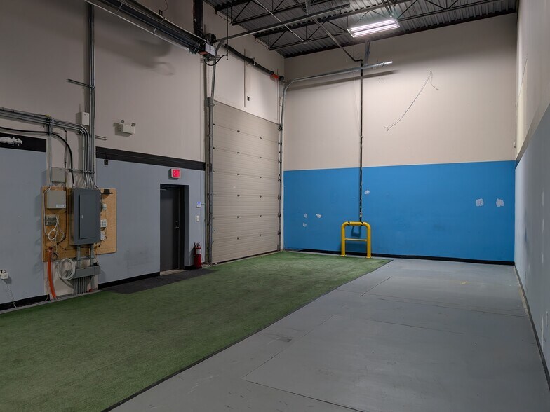 More Photos Of 330 Circle Dr, St. Albert Flex For Sale