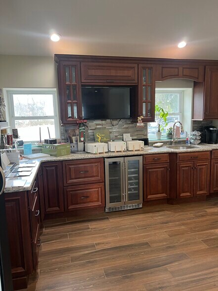 More Photos Of 138 N County Line Rd, Jackson Office For Sale