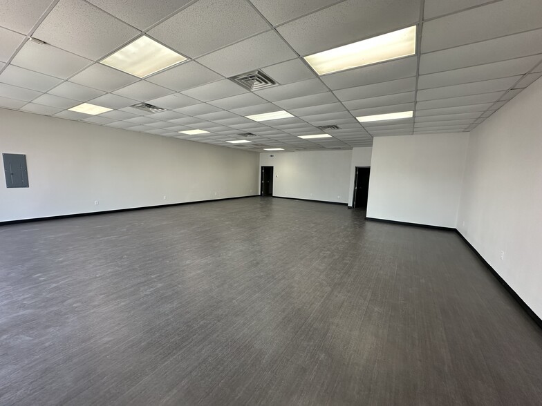 More Photos Of 800 S Locust St, Denton Storefront Retail Office For Lease