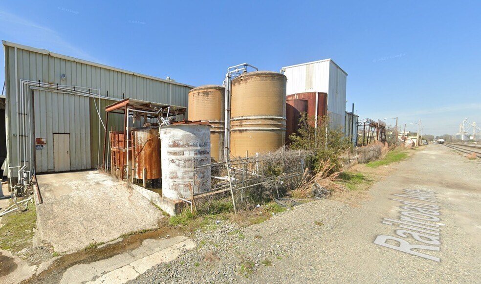 More Photos Of 314 N Maple St, Adel Manufacturing For Sale