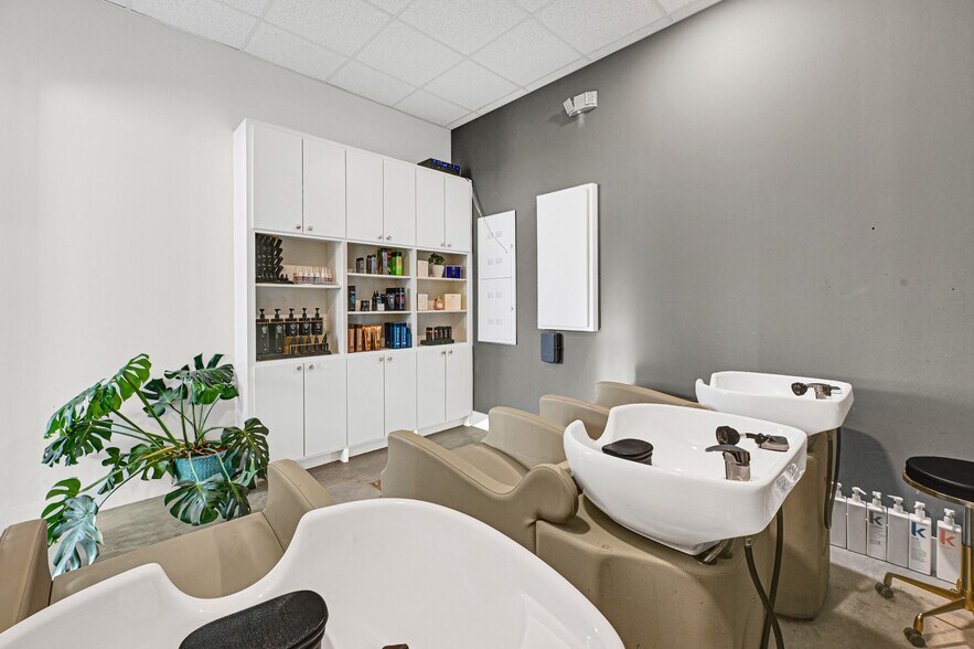 More Photos Of 1511 W 12th St, Houston Office For Sale