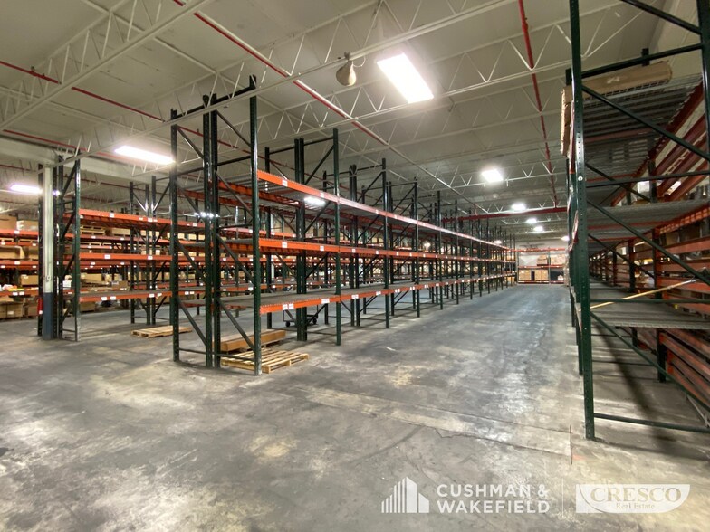 More Photos Of 6474 Lorain Blvd, Elyria Warehouse For Lease