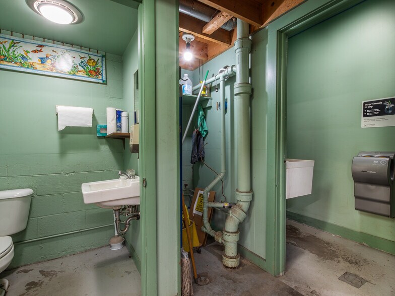 More Photos Of 66 Ralston St, Keene Distribution For Sale