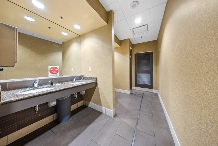 More Photos Of 121-189 S Orange Ave, Orlando Office Residential For Lease