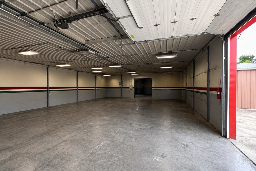 More Photos Of 616A-622 S Main St, Hebron Warehouse For Sale