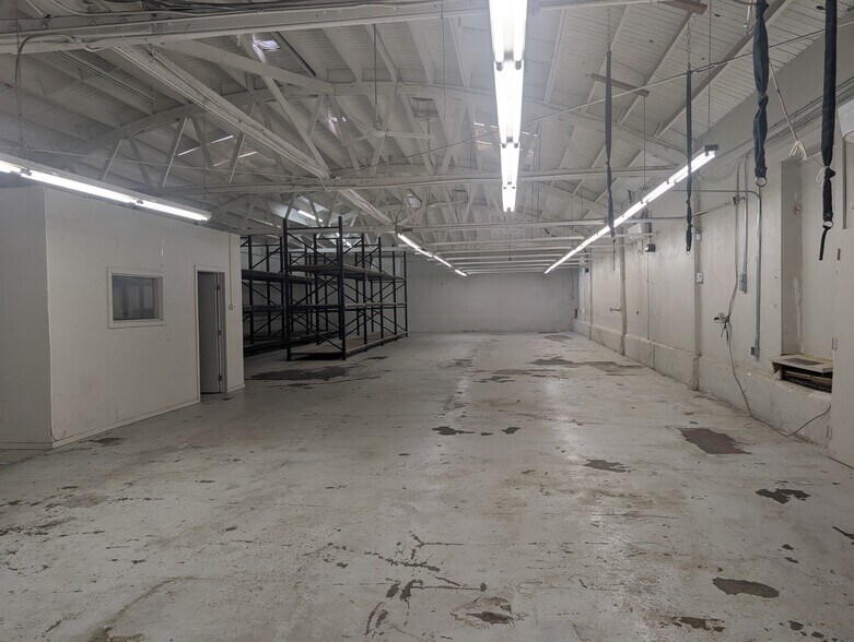 More Photos Of 3356 E 14th St, Los Angeles Warehouse For Lease