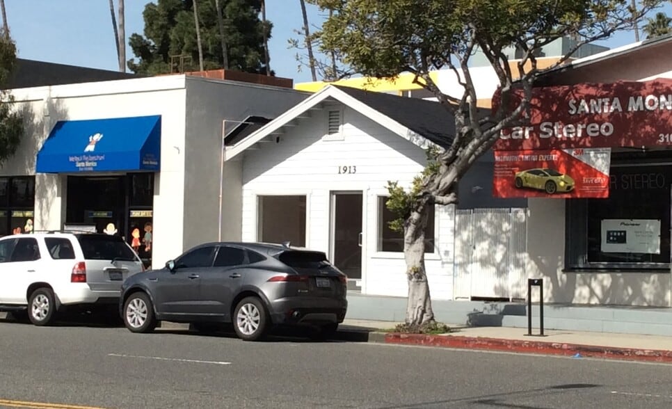 More Photos Of 1909 Santa Monica Blvd, Santa Monica Storefront For Lease