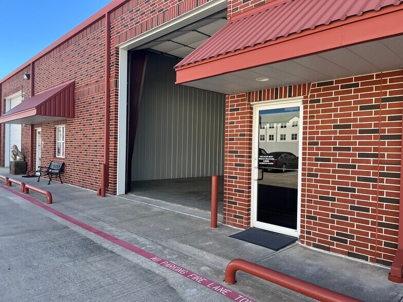 More Photos Of 12609 Haynes Rd, Houston Warehouse For Lease