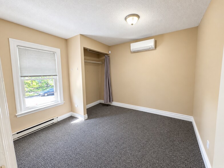 More Photos Of 43 Worsley St, Barrie Office Residential For Lease