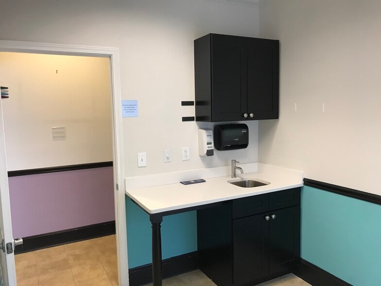 More Photos Of 7961 Hwy 92, Woodstock Medical For Lease