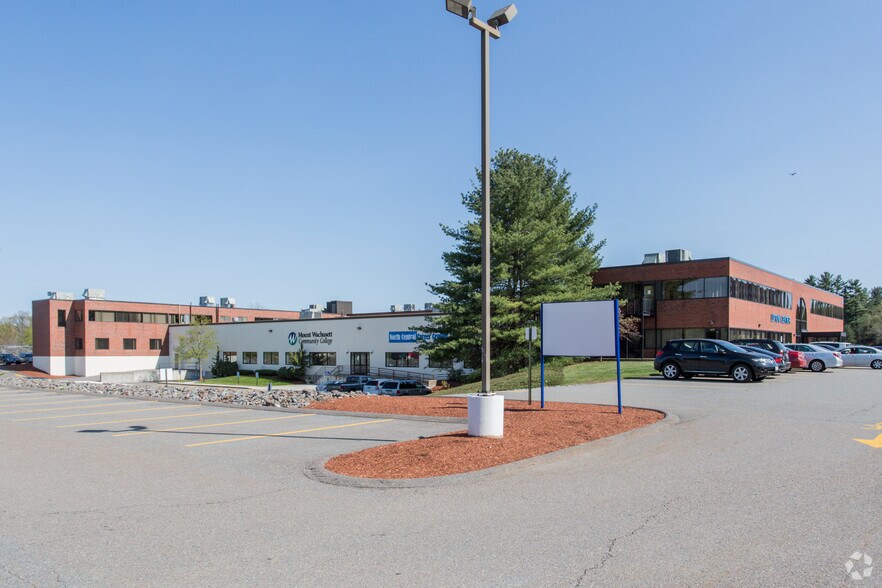 More Photos Of 100 Erdman Way, Leominster Medical For Lease