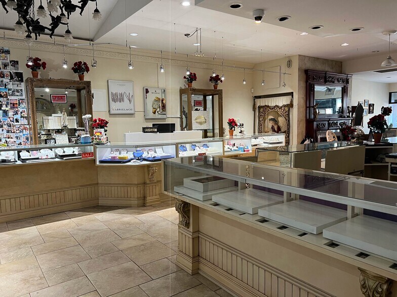 More Photos Of 334 New York Ave, Huntington Storefront Retail Residential For Sale