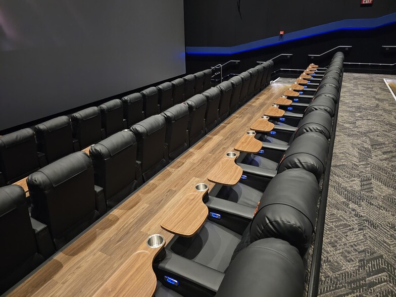 More Photos Of 15 E Main St, Alhambra Restaurant For Lease