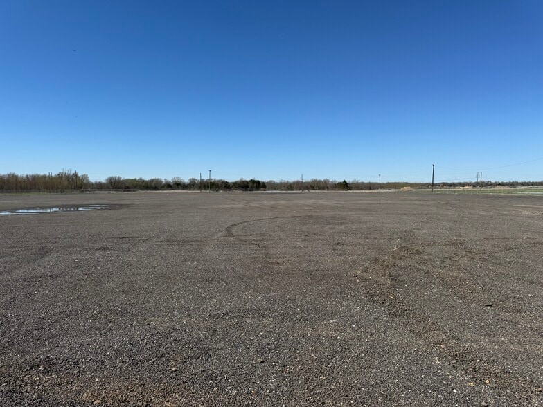 More Photos Of 1300 W Simonds Rd, Seagoville Land For Lease