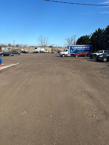 More Photos Of 27300 Ecorse Rd, Taylor Warehouse For Lease