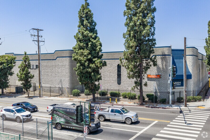 More Photos Of 5801 S Alameda St, Los Angeles Manufacturing For Sale