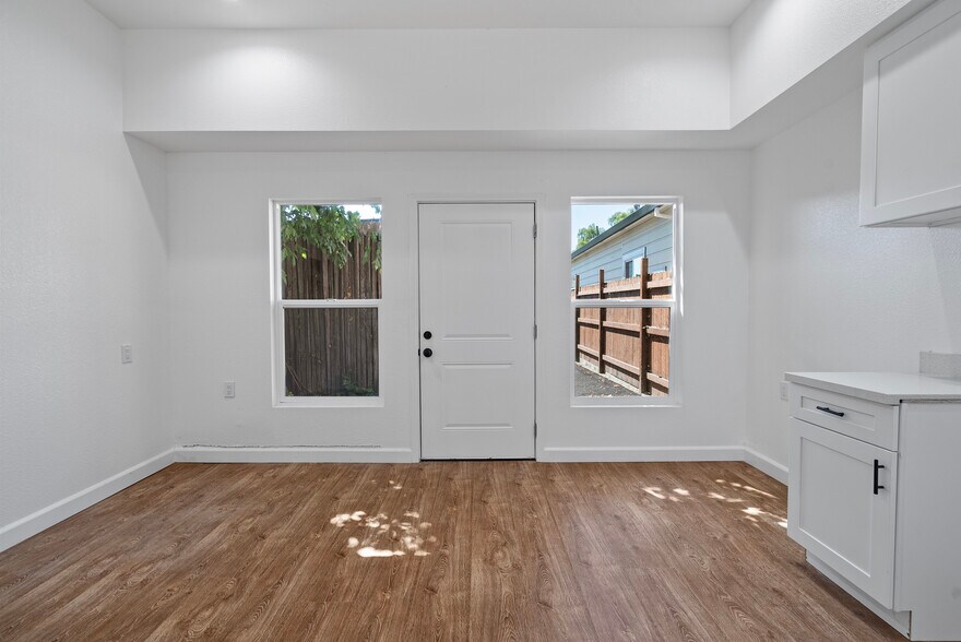 More Photos Of 107 3rd St, San Juan Bautista Storefront Retail Residential For Lease