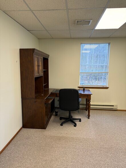 More Photos Of 1-8 Manor Dr, Hampton Medical For Lease