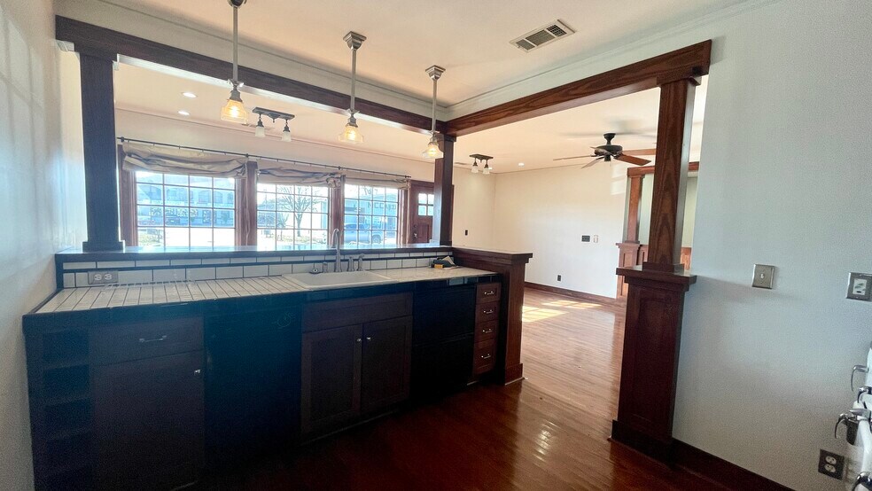 More Photos Of 500 W Nash St, Terrell Medical For Lease