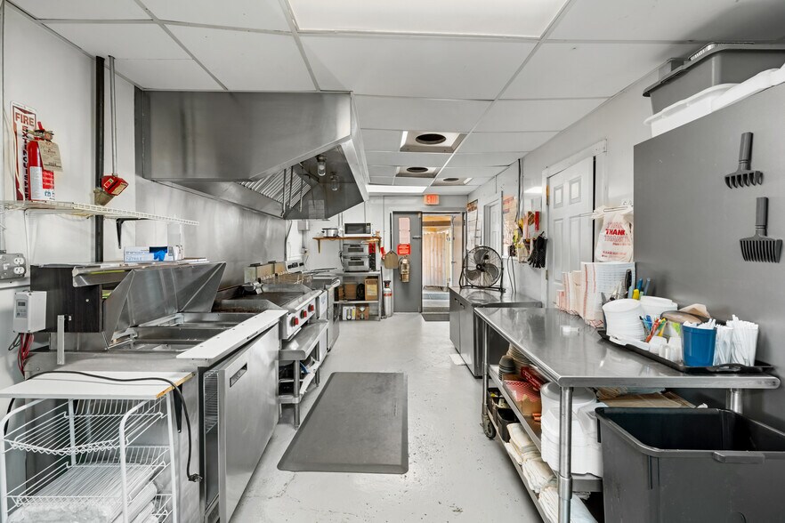 More Photos Of 518 N Harrison St, Alexandria General Retail For Sale