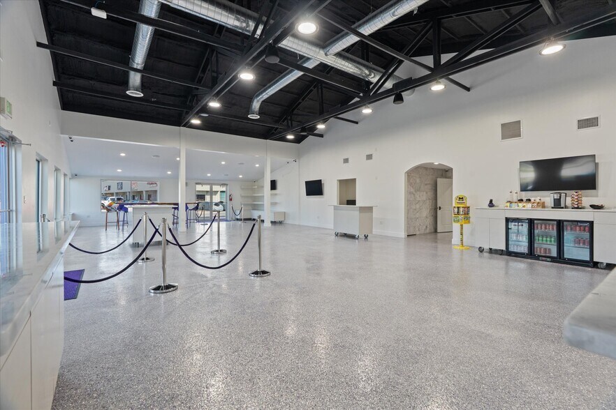 More Photos Of 389 N Us-17-92, Longwood Auto Dealership For Lease