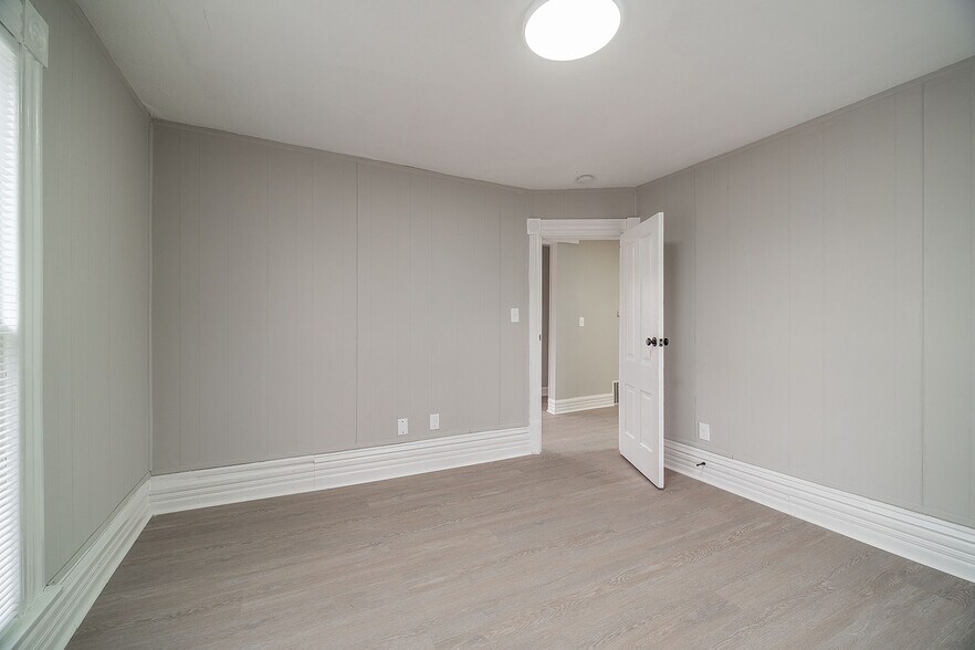 More Photos Of 16-20 W Park St, Westerville Apartments For Sale