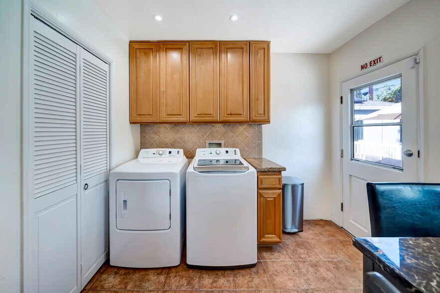 More Photos Of 6856 Hesperia Ave, Reseda Assisted Living For Sale