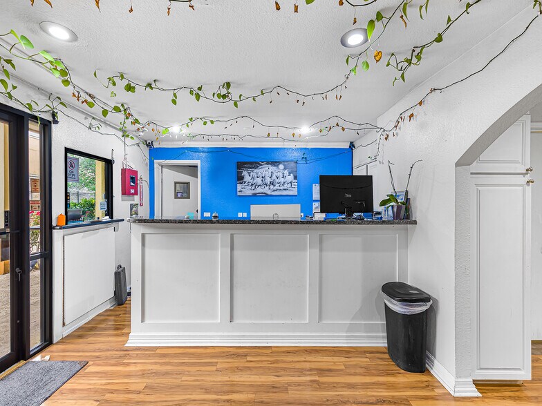 More Photos Of 6712 Morningside Dr, Houston Hospitality For Sale