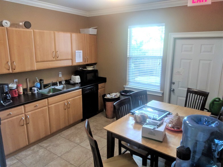 More Photos Of 2573 Barrington Cir, Tallahassee Office For Lease