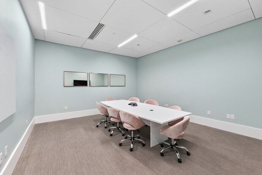 More Photos Of 6231 E Stassney Ln, Austin Warehouse For Lease