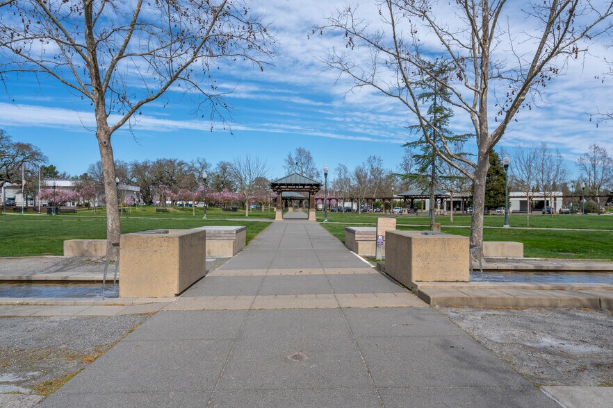 More Photos Of 220 Windsor River Rd, Windsor Apartments For Sale