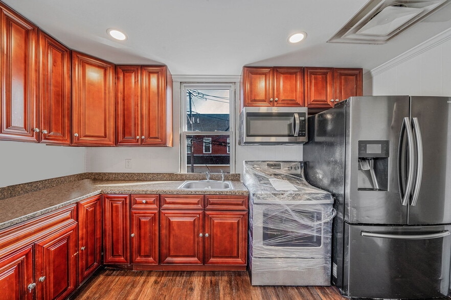 More Photos Of 35 W Main St, Smithtown Storefront Retail Office For Sale