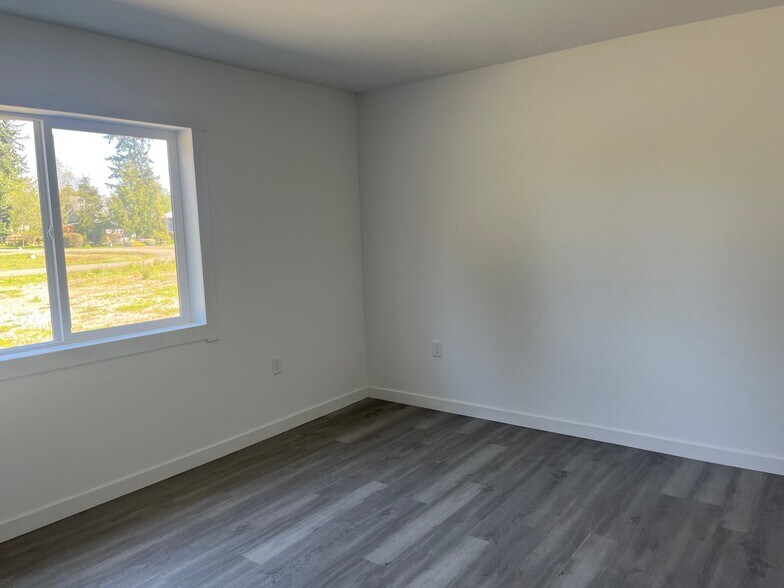 More Photos Of 1306 Melbourne Ct, Westport Multifamily For Sale