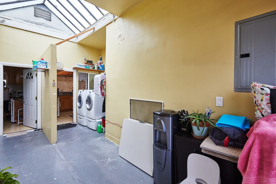 More Photos Of 1517 E Washington Blvd, Pasadena Storefront Retail Residential For Sale