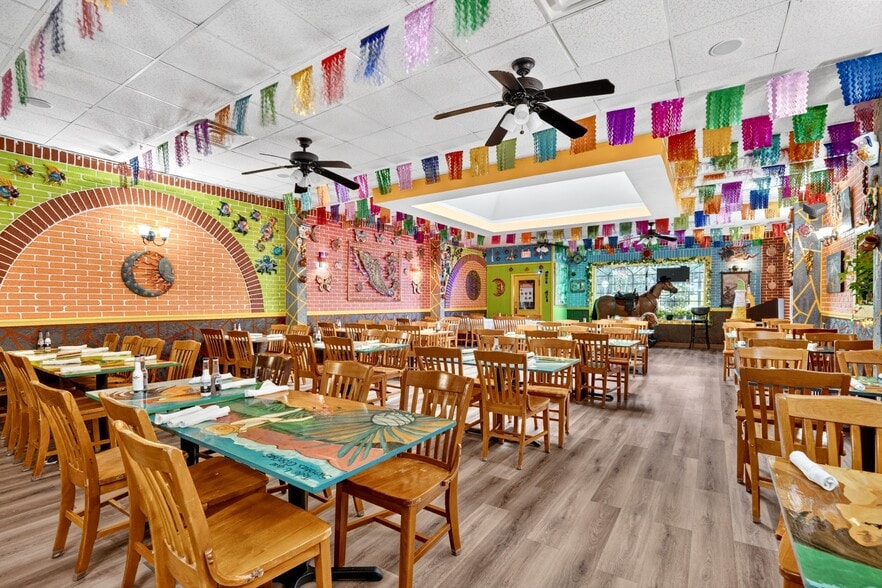 More Photos Of 79 S Liberty Dr, Stony Point General Retail For Sale