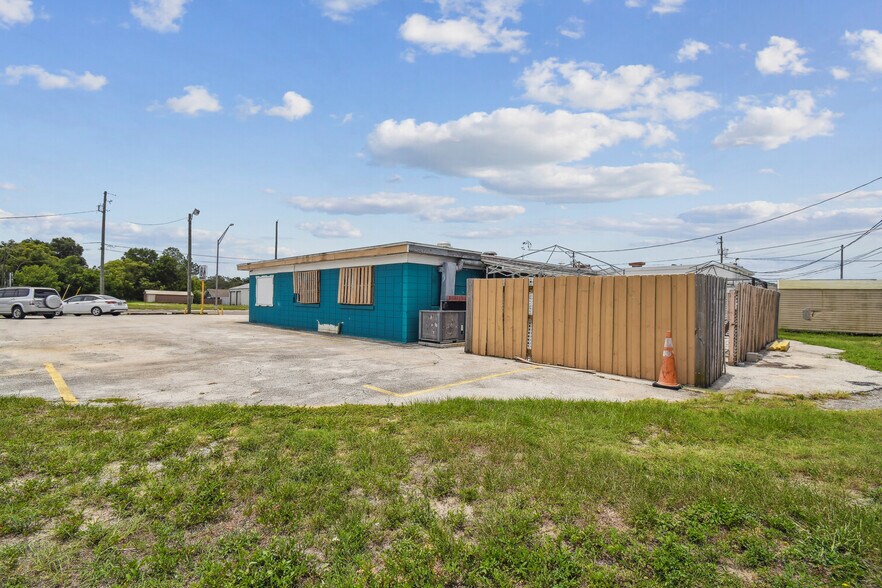 More Photos Of 275 S Lake Shore Way, Lake Alfred Restaurant For Sale