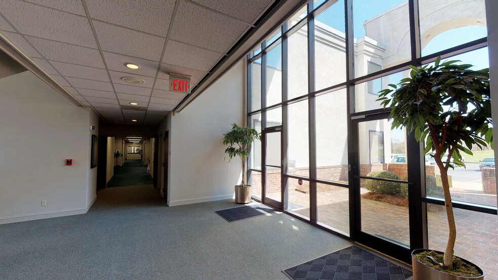 More Photos Of 2101 N Sardis Rd, Charlotte Office For Sale