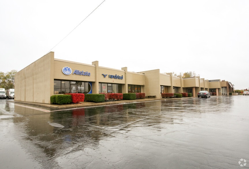 Primary Photo Of 3599-3643 Elm Rd NE, Warren General Retail For Lease