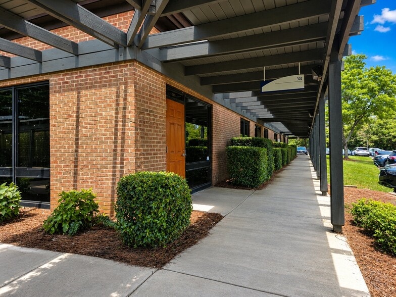 Primary Photo Of 2711 Randolph Rd, Charlotte Medical For Sale