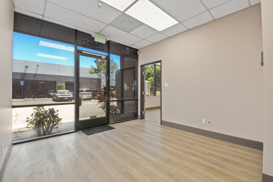 More Photos Of 2296 N Batavia St, Orange Warehouse For Sale