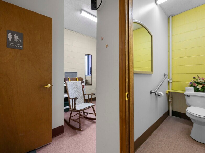 More Photos Of 39590 Pioneer blvd, Sandy Religious Facility For Sale